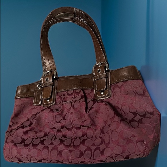 ❤️❤️♥️Coach Purple Signature Pleated Purse♥️👜👜🤗🥰😍♥️ - Picture 4 of 11